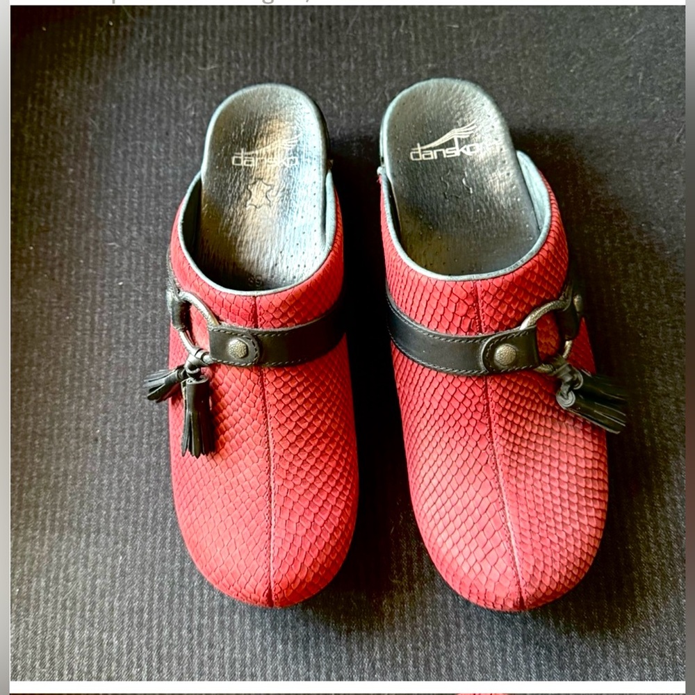 Dansko Red Textured Women's Mules